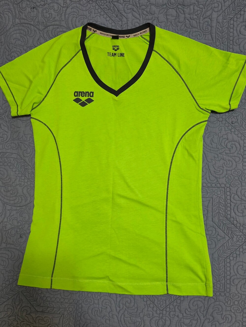 Arena Team Line Women Lime Green Short Sleeve V-Neck T-Shirt XS 100% Cotton 1D33